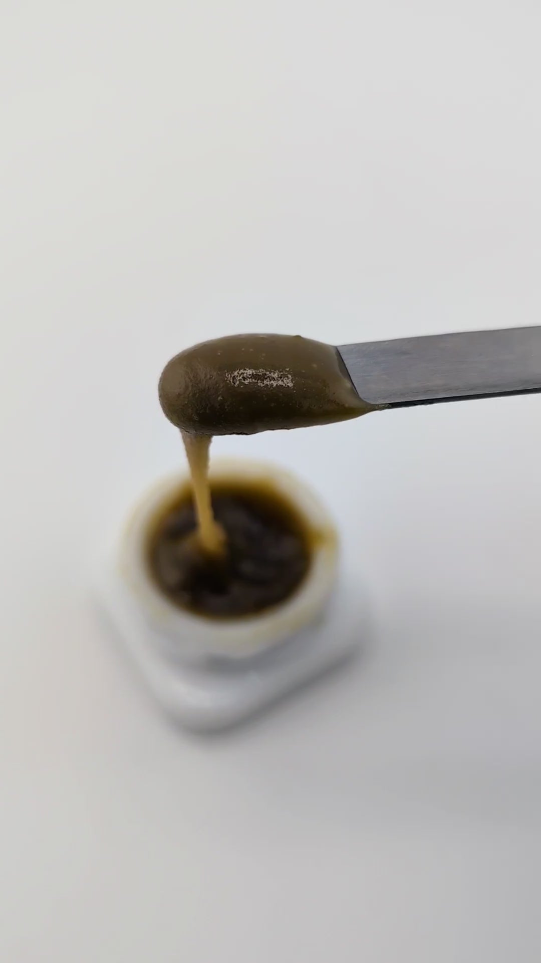 Load video: Guava - 75.13% Live Rosin Concentrate